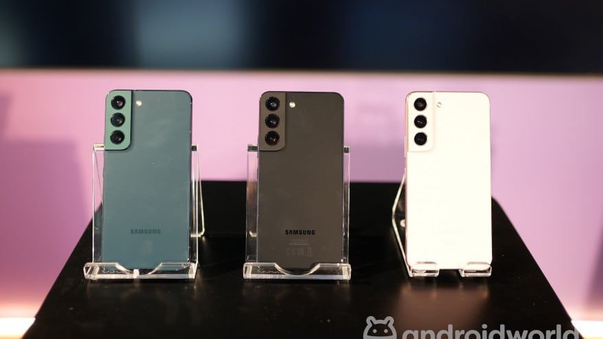 Nuova promo Samsung: la famiglia Galaxy S22 con caricatore wireless in regalo!