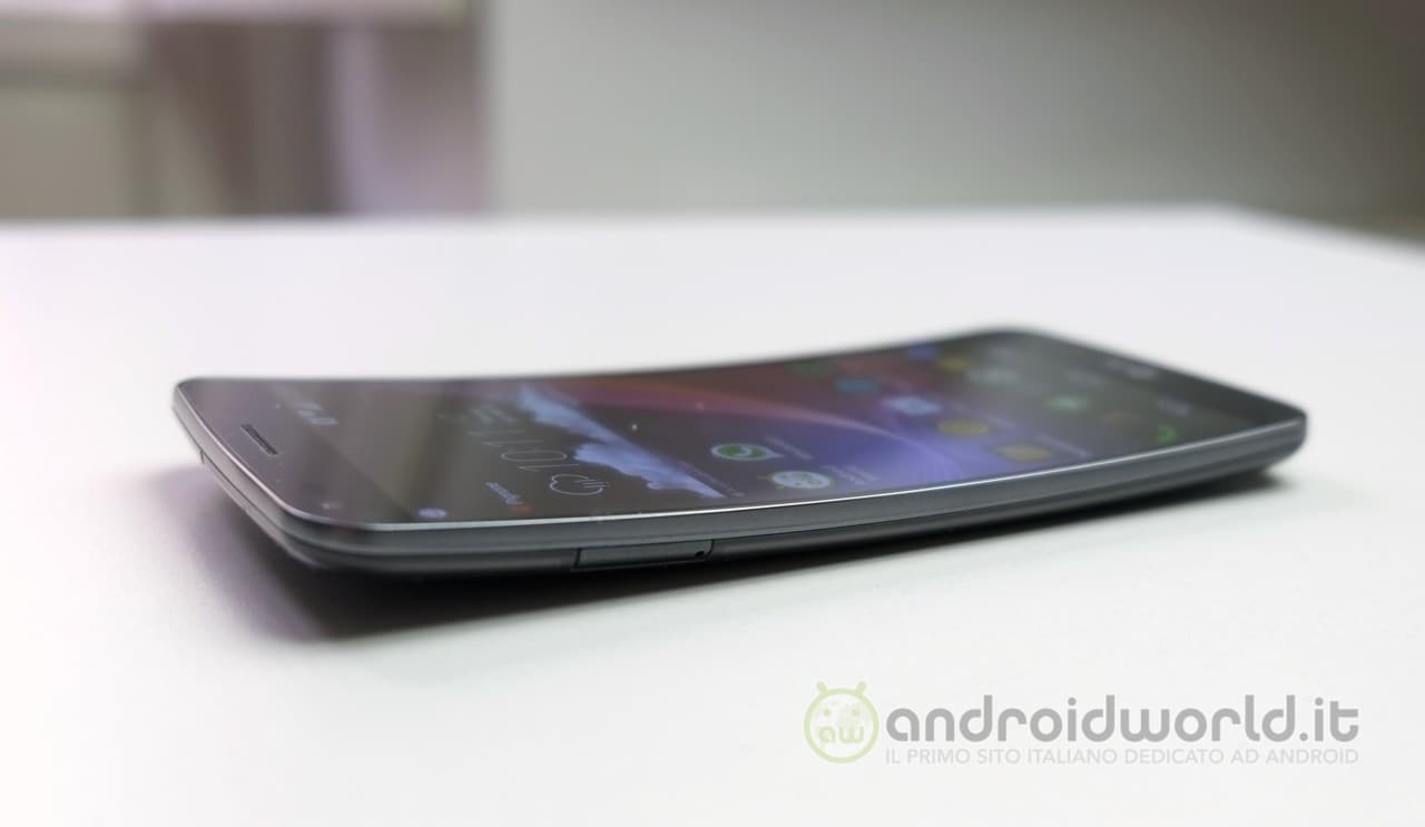 LG G Flex si aggiorna ad Android 4.4.2 KitKat in Europa