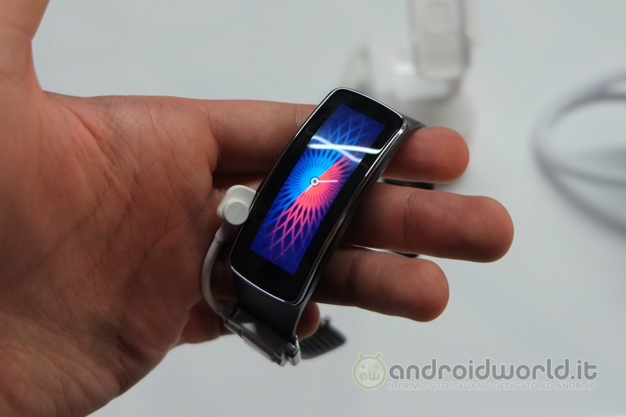 Gear Fit potrebbe essere compatibile con molti smartphone anche non di Samsung (video)