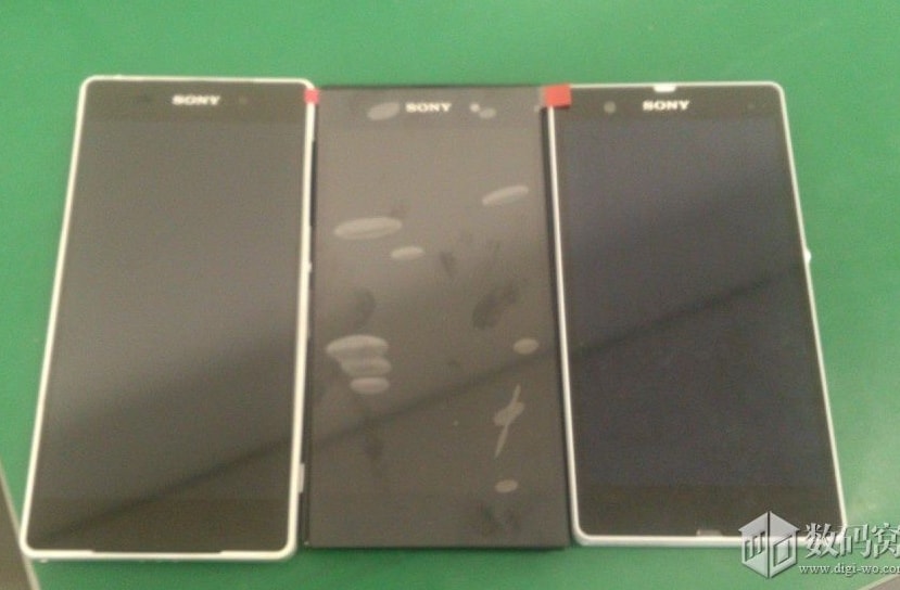 Sony Xperia Z2 (sirius) si mostra anche in bianco, con bordi sottilissimi e ancora a fianco di Z1 (foto)