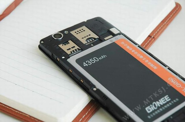 Uno smartphone con batteria da record: Gionee V185 