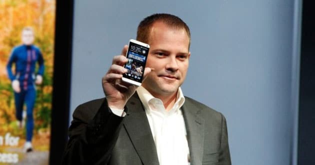 Gli smartphone Samsung sono per chi ama le plastiche economiche, parola di HTC