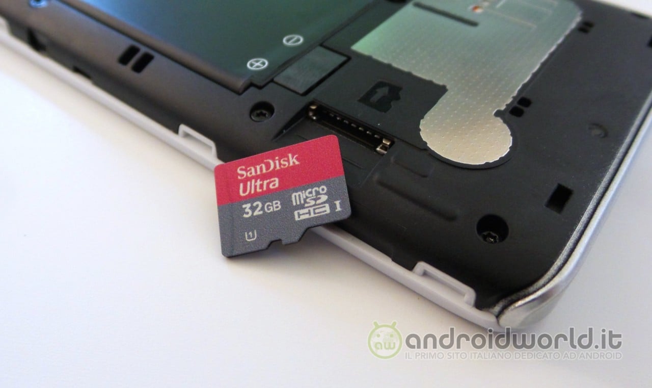 Il nuovo Moto X potrebbe avere lo slot per la microSD