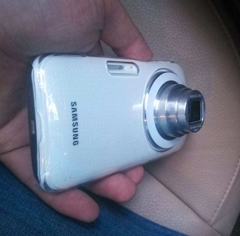 Samsung Galaxy K: le prime immagini mostrano un design compatto rispetto a S4 Zoom