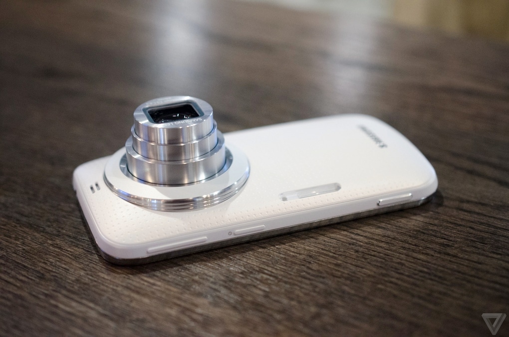 Samsung Galaxy K Zoom hands-on: un telefono con una fotocamera arricchita (foto)