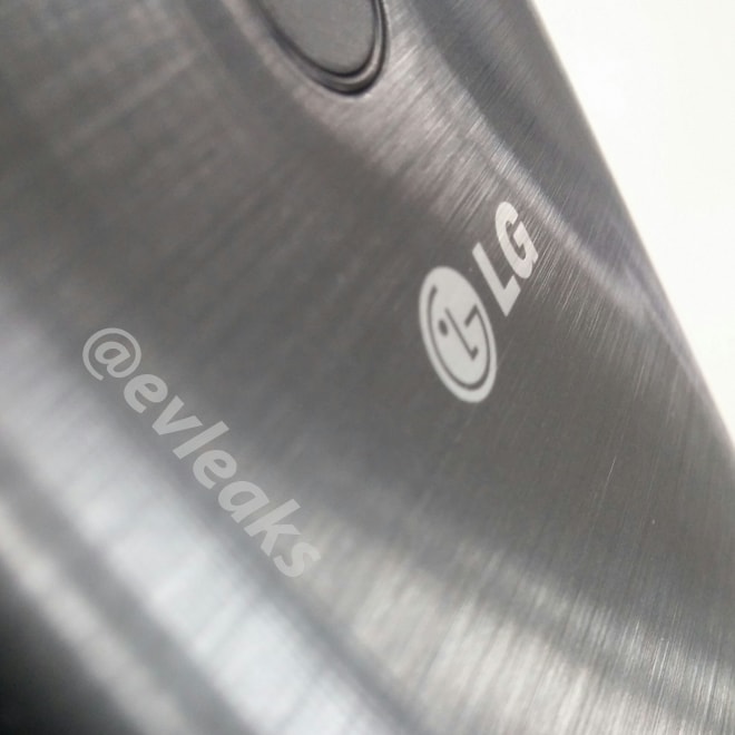 LG G3 con cover in metallo e batteria removibile (foto)