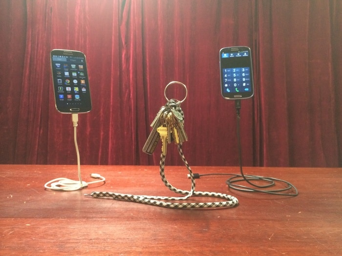 Fate levitare il vostro smartphone durante la ricarica con Magic Phone Stand (video)