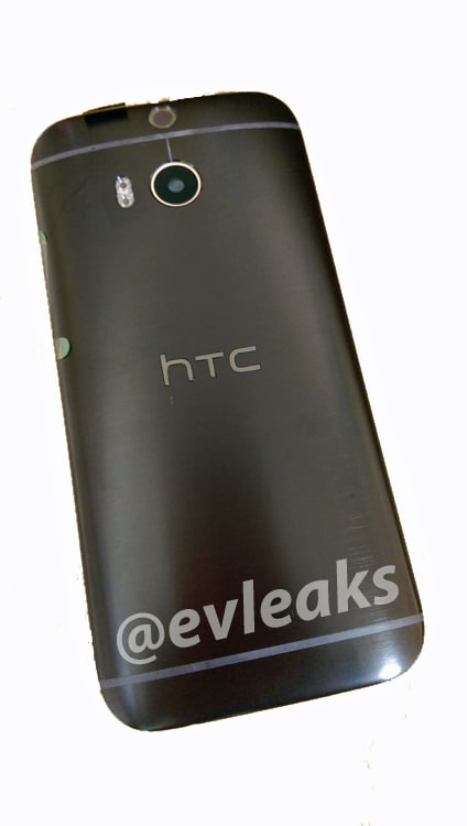 HTC One (M8) si mostra in nero