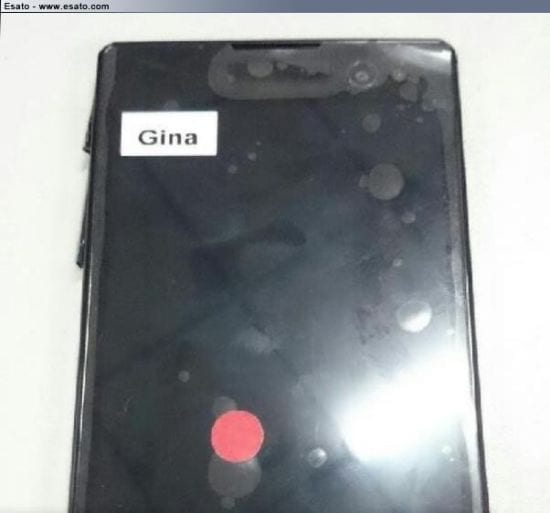 Sony Gina, lo smartphone per i selfie (foto)
