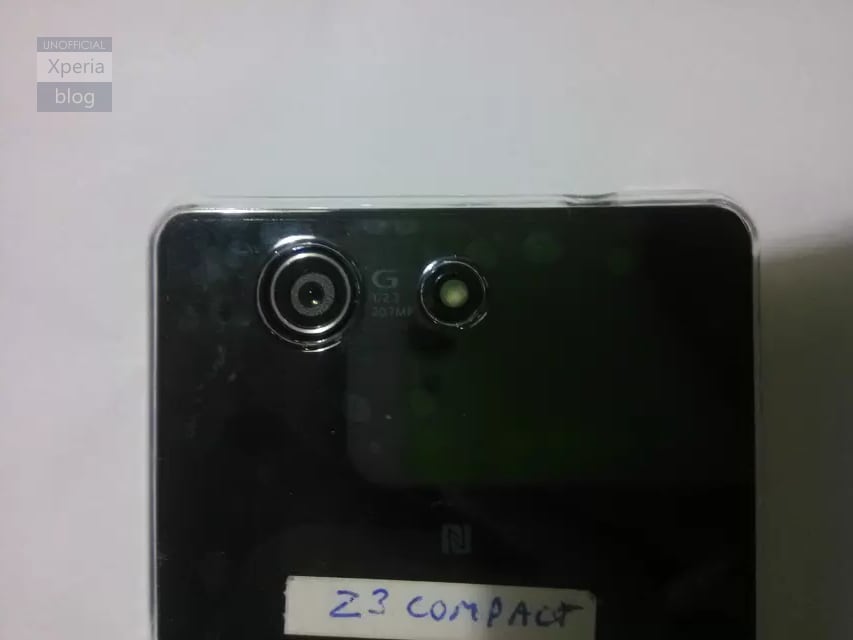Ancora nuove immagini di Xperia Z3 e Z3 Compact, sempre avvolti in cover trasparente (foto)