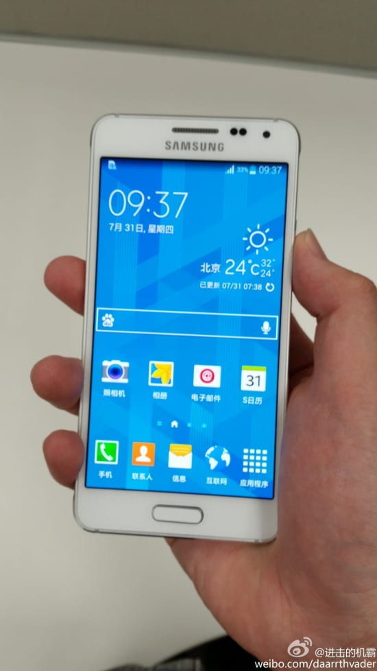 Samsung Galaxy Alpha si mostra anche di colore bianco (foto)