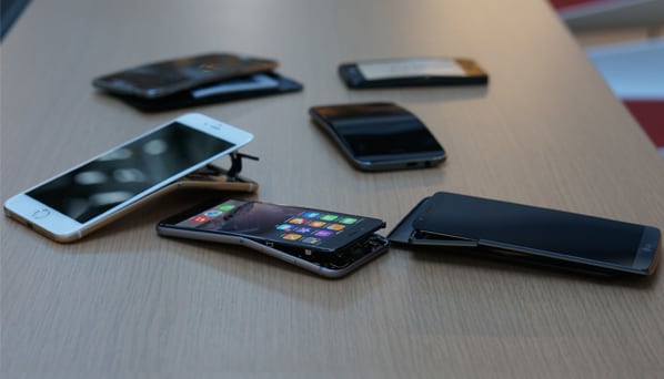 Consumer Reports confuta il bendgate: HTC One (M8) sarebbe più fragile di iPhone 6 e 6 Plus (video)