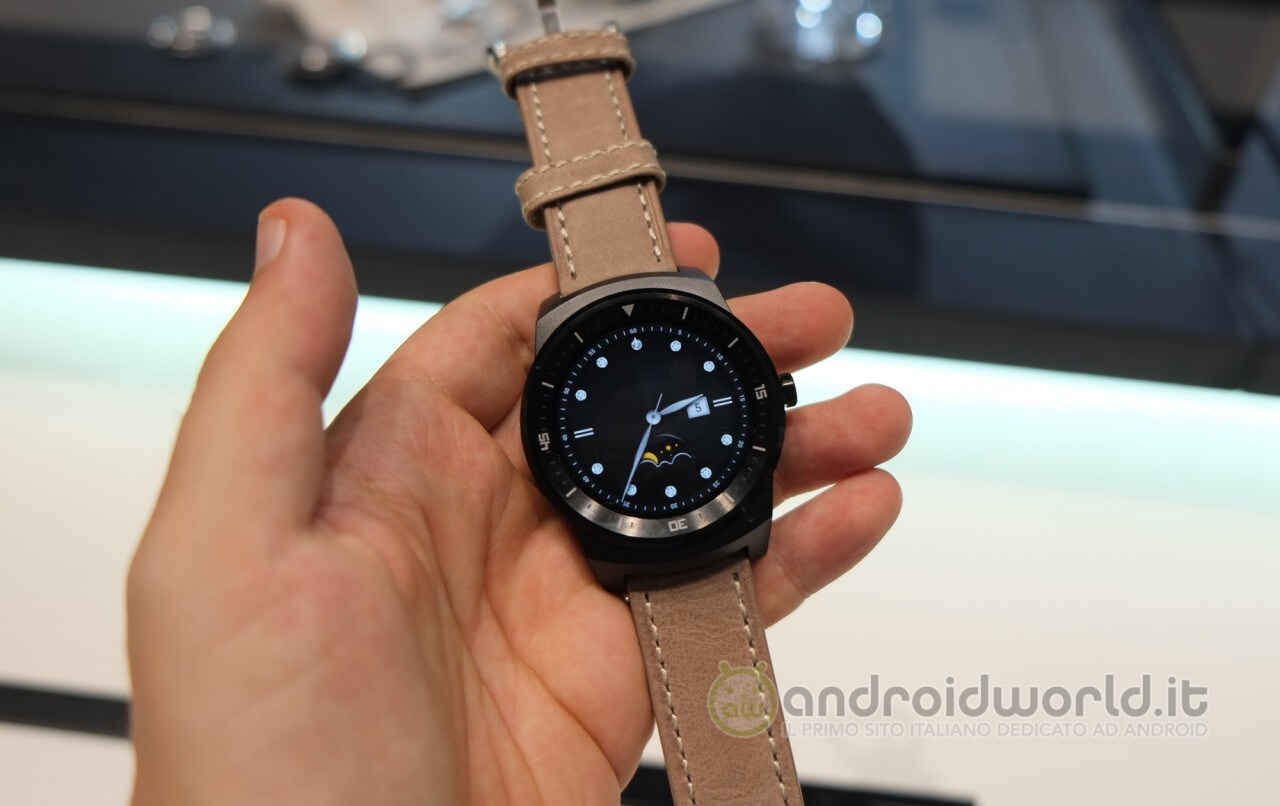 Motorola Moto 360 a confronto con LG G Watch R (video)