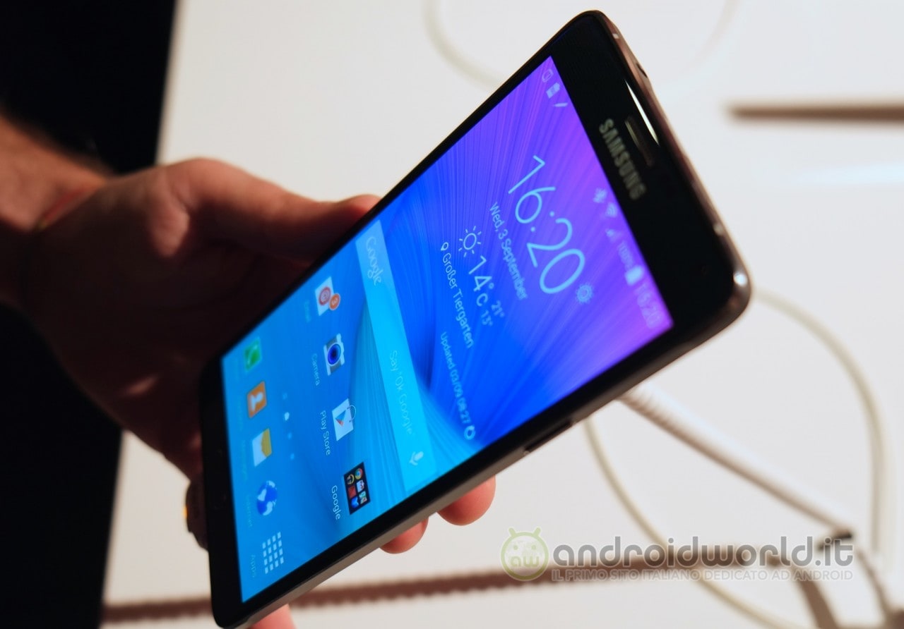 Samsung pubblica &quot;casualmente&quot; un video per esaltare la resistenza alla flessione di Galaxy Note 4