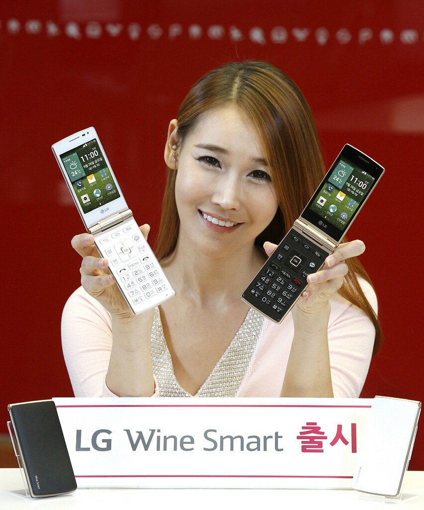 LG Wine Smart è il primo smartphone a conchiglia di LG (foto e video)