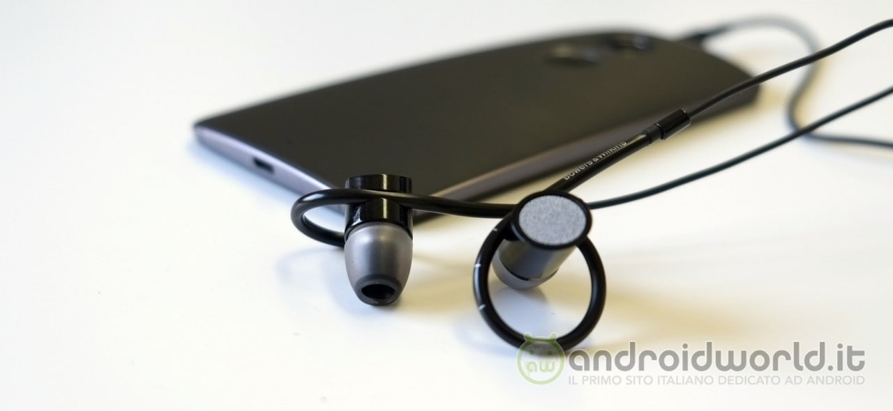 Bowers &amp; Wilkins C5, gli auricolari di qualità per smartphone: la nostra prova (foto)