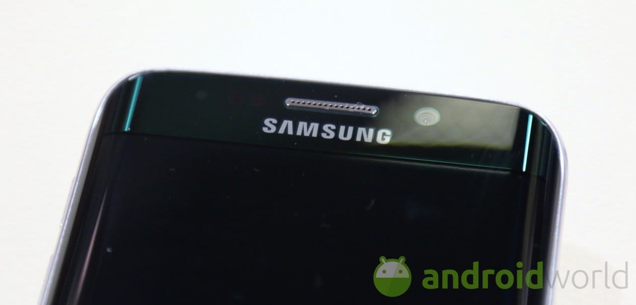 Quanto è grande Samsung Galaxy S6 rispetto alla concorrenza? (foto)