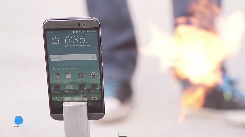 HTC One M9 sfida un lanciafiamme, perché solo un droptest era troppo mainstream (video)