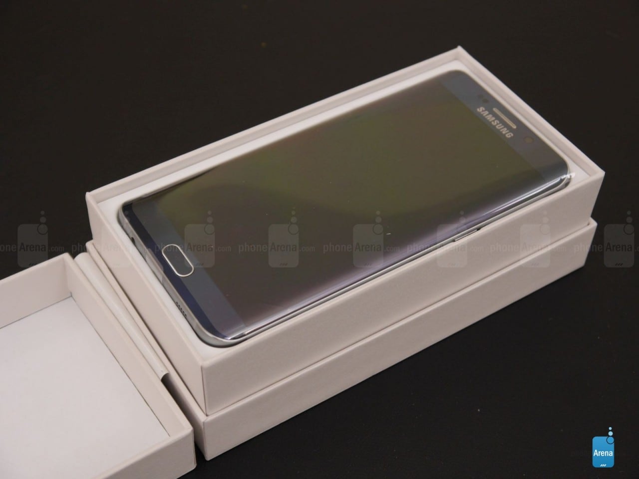 Samsung Galaxy S6 edge+ si mostra in un primo unboxing (foto e video)