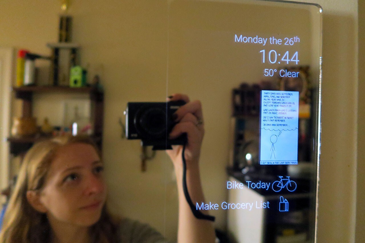Non buttate via il vostro vecchio tablet, ma trasformatelo in uno specchio smart! (video)