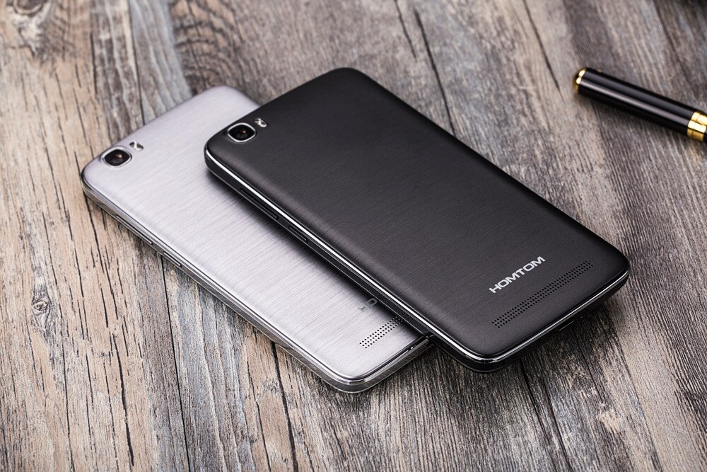 Un unboxing di Homtom HT6, lo smartphone con batteria da 6.250 mAh (video)
