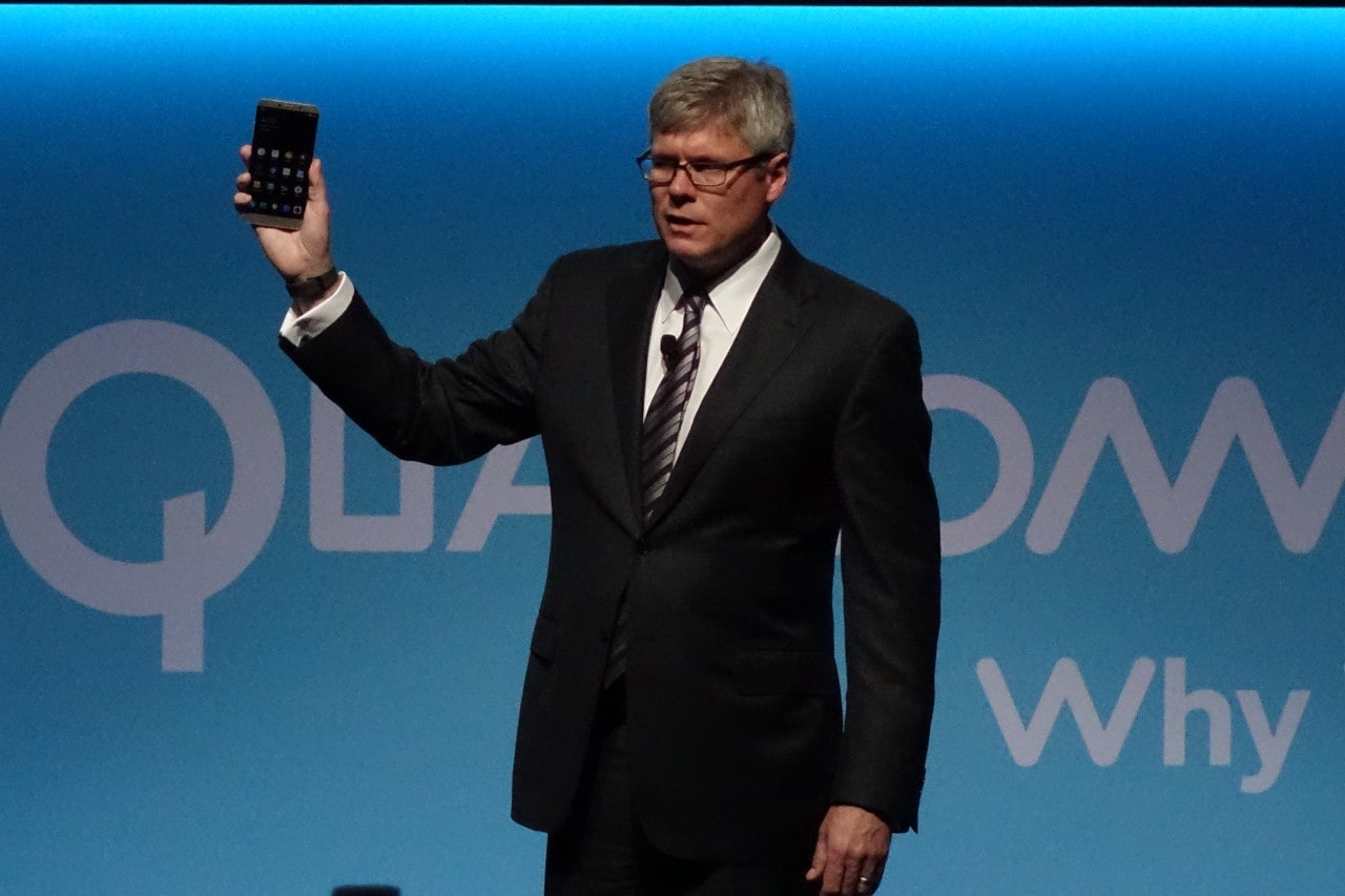 Il CEO di Qualcomm sfoggia il primo smartphone Snapdragon 820 (ed è un LeTV)