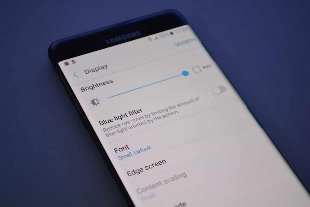 Galaxy Note 7: risoluzione scalabile per risparmiare batteria e filtro luce blu