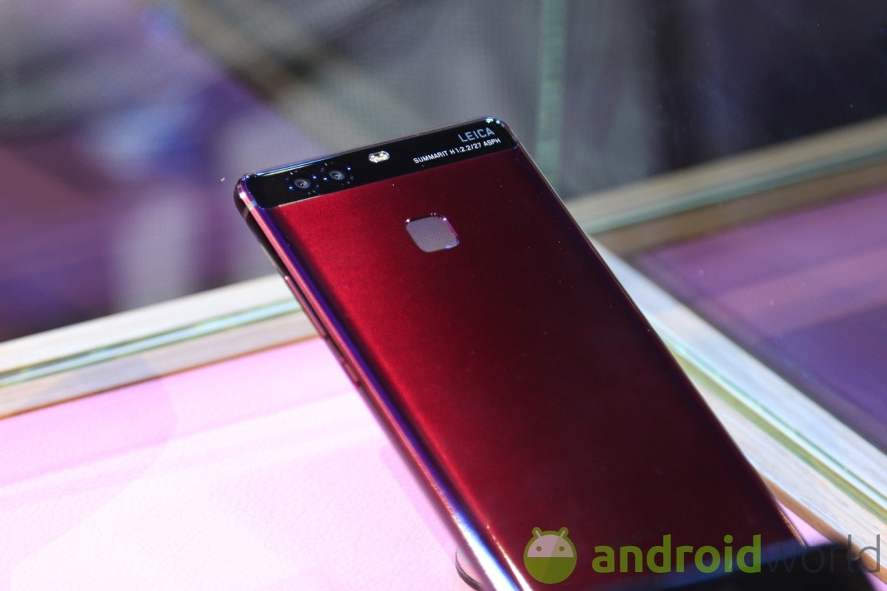 Huawei P9 cala di prezzo, e diventa anche blu o rosso (foto)