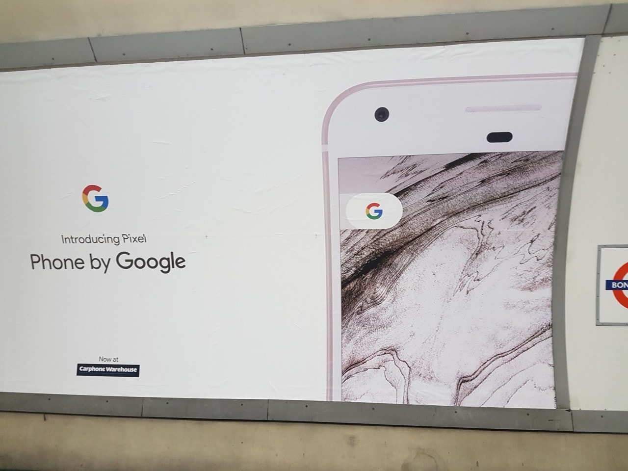 Un mondo fatto di Pixel: Google tappezza le città con la pubblicità dei suoi smartphone (foto)