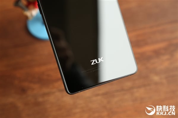 ZUK Mobile è ancora viva? Immagini di un presunto ZUK Z3 Max provano a convincerci di sì
