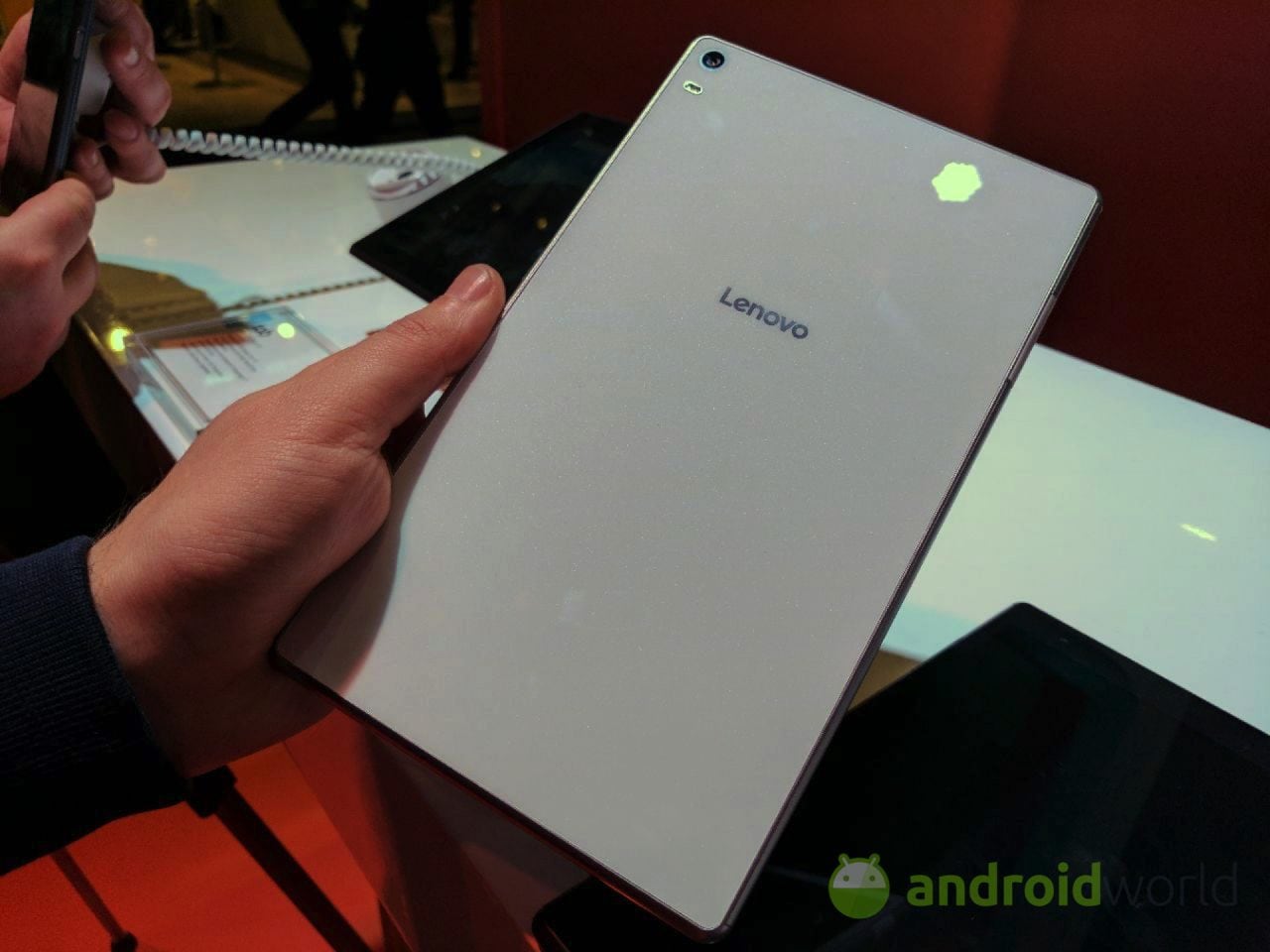 Lenovo &quot;tranquillizza&quot; gli utenti della serie Tab 4: Android Oreo arriverà ma non subito