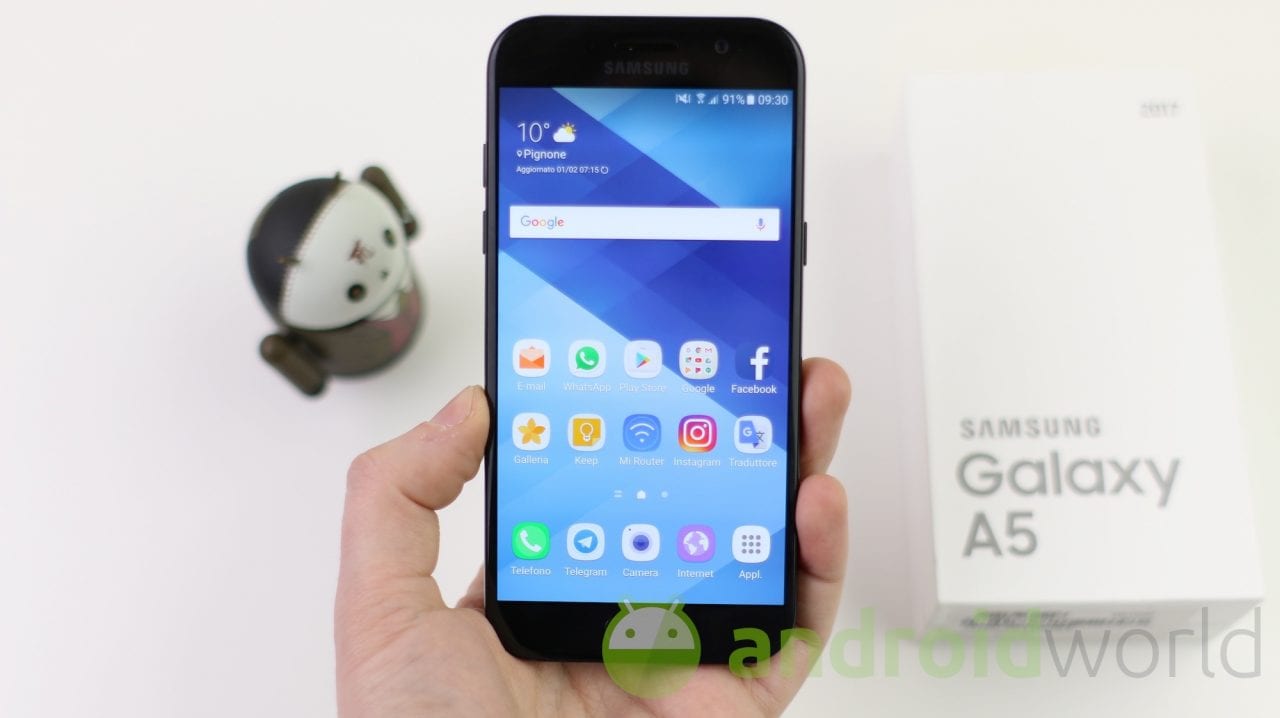 Anche i Samsung Galaxy A5 (2017) italiani iniziano ad aggiornarsi ad Android Nougat (foto)