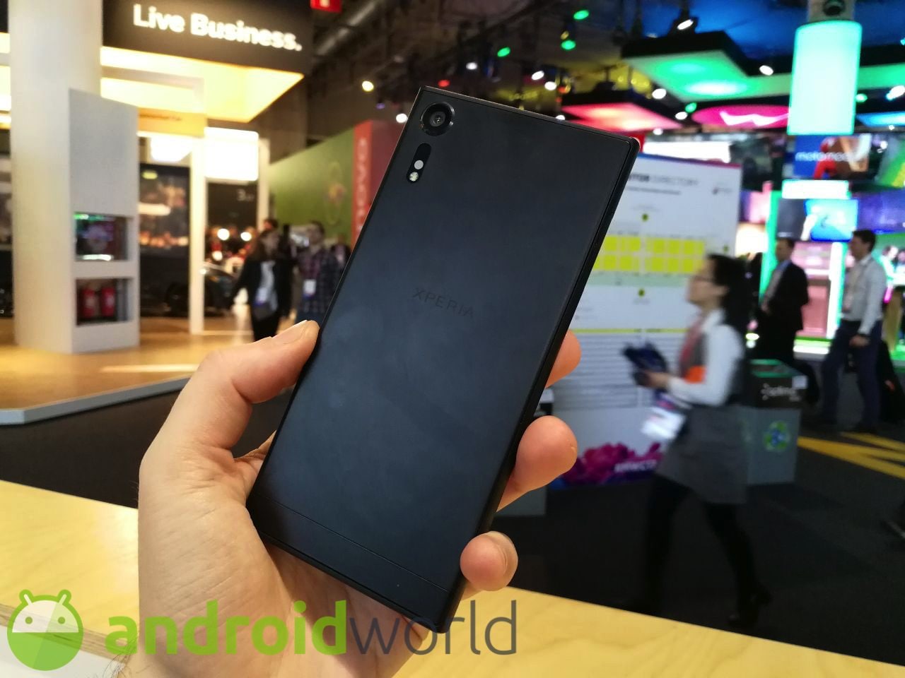 Sony Xperia XZs sfida Samsung Galaxy S8+ in condizioni di luce scarsa, e non sfigura affatto (video)