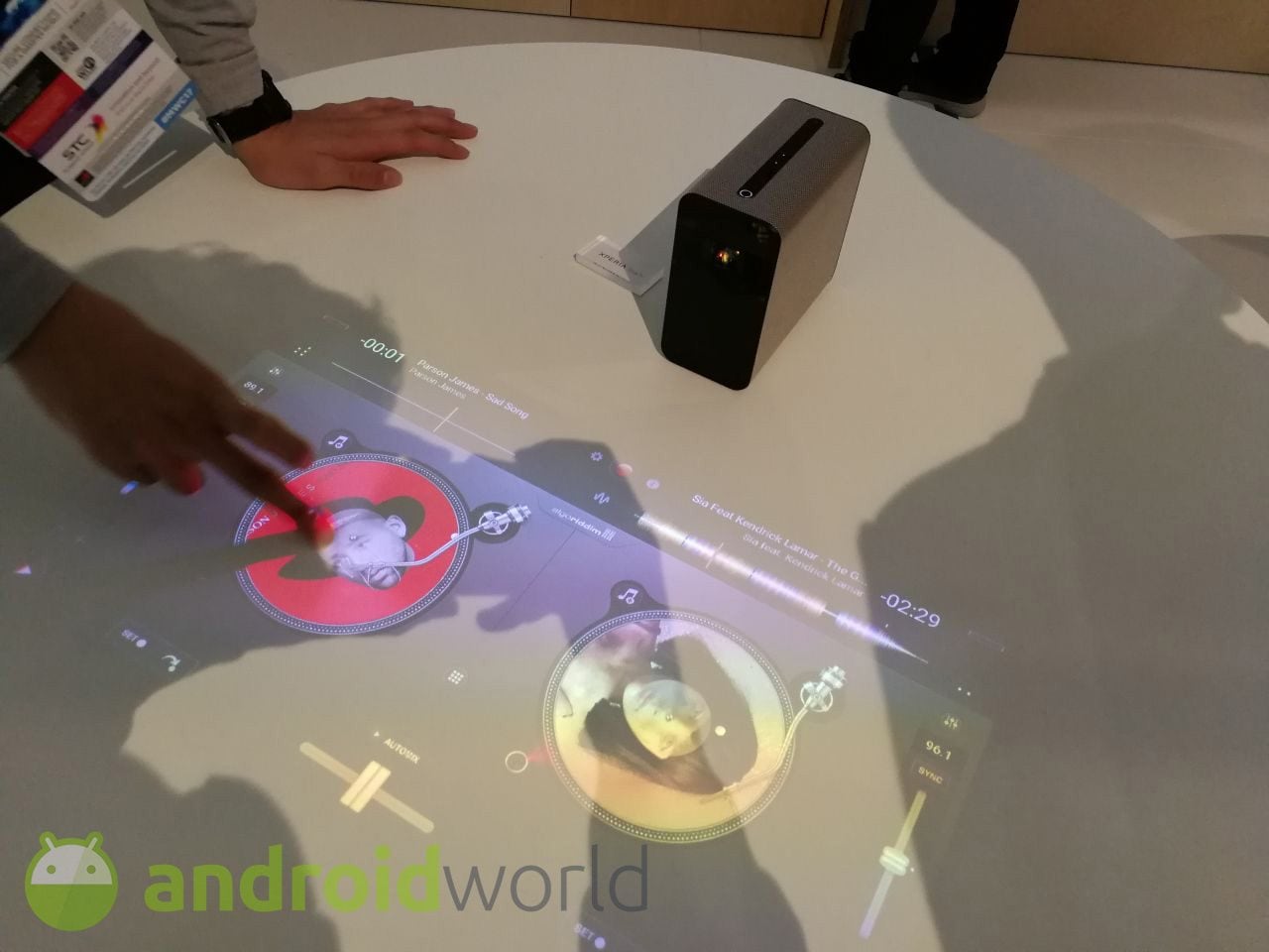 Sony Xperia Touch - La nostra anteprima dal Mobile World Congress (foto e video)