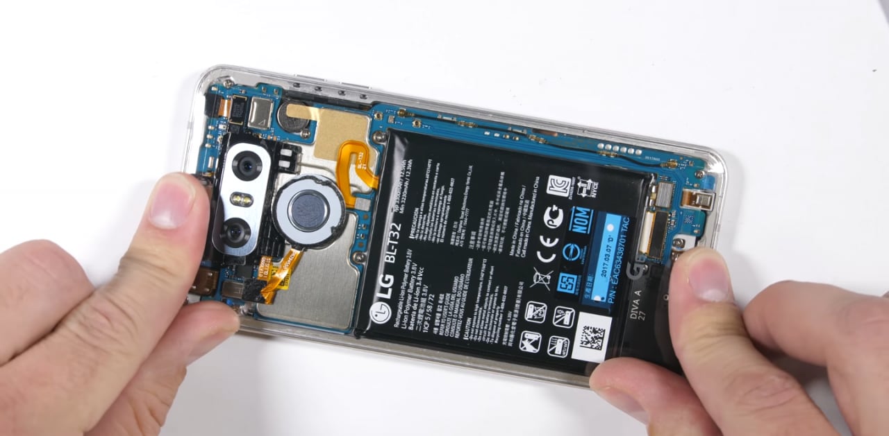 La versione trasparente di LG G6 non ha niente da invidiare a quella di Galaxy S8 (video)