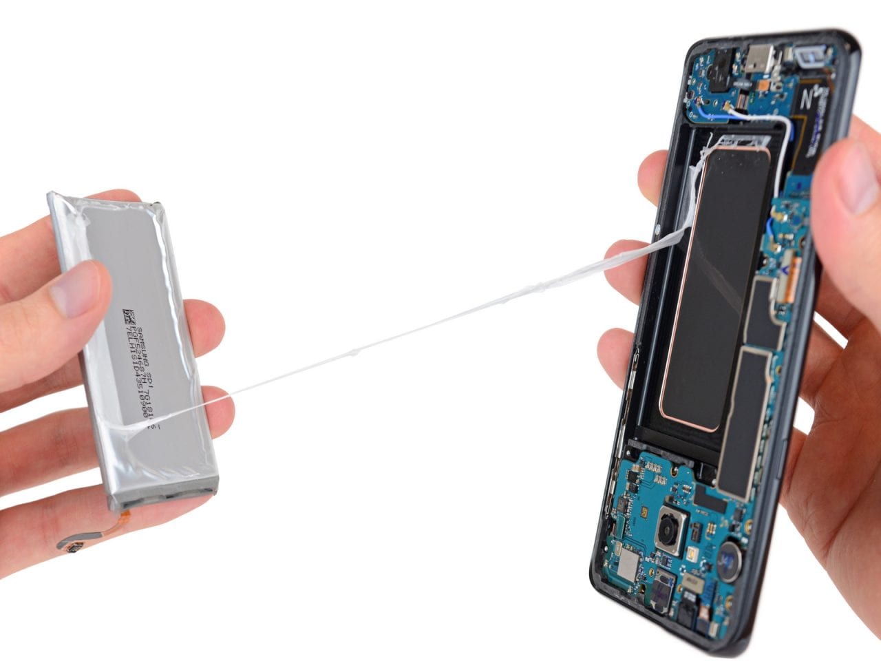 Galaxy S8 e S8+ smontati da iFixit: solo 4/10 per la riparabilità, colpa del vetro e della colla (foto)