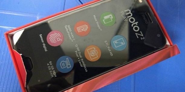 Moto Z2 Play si prepara al lancio: ecco la confezione di vendita (foto)