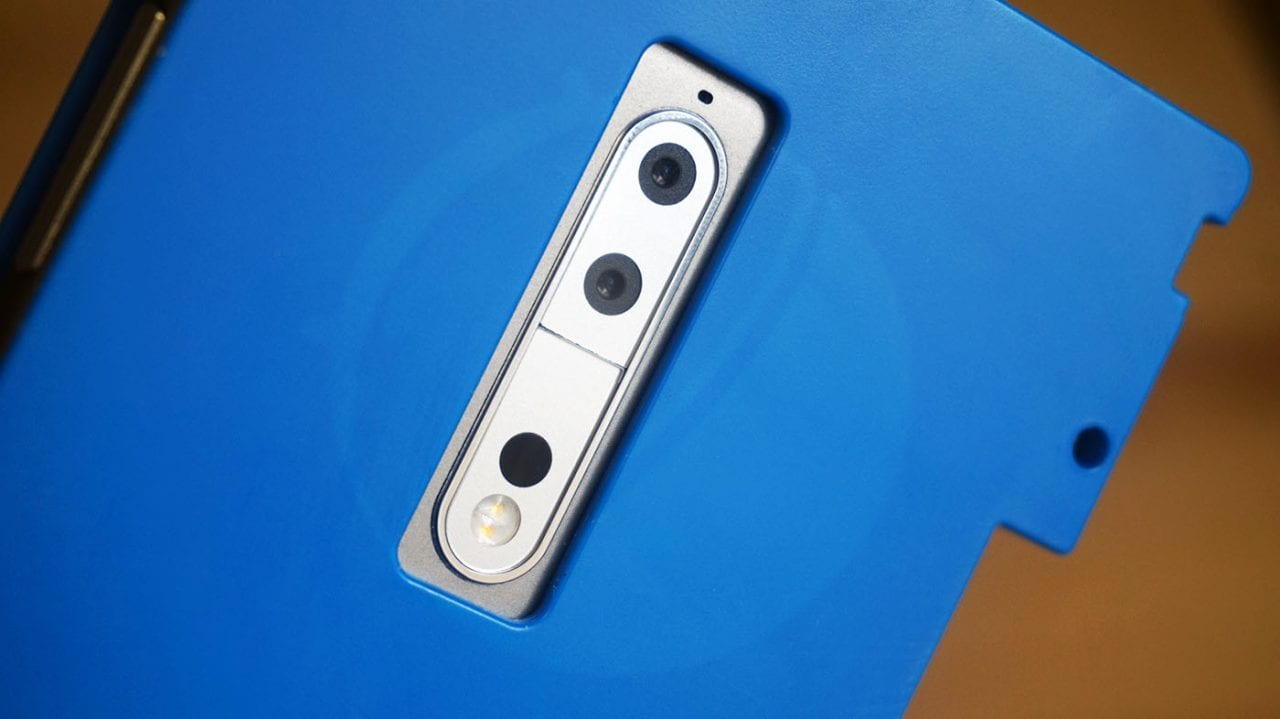Questi case di Nokia 9 confermano la doppia fotocamera, e qualcosa in più (foto)