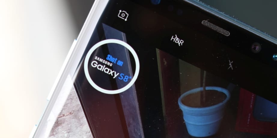 Volete fare sapere a tutti che scattate foto con Samsung Galaxy S8? Questi sticker fanno al caso vostro (downlaod APK)