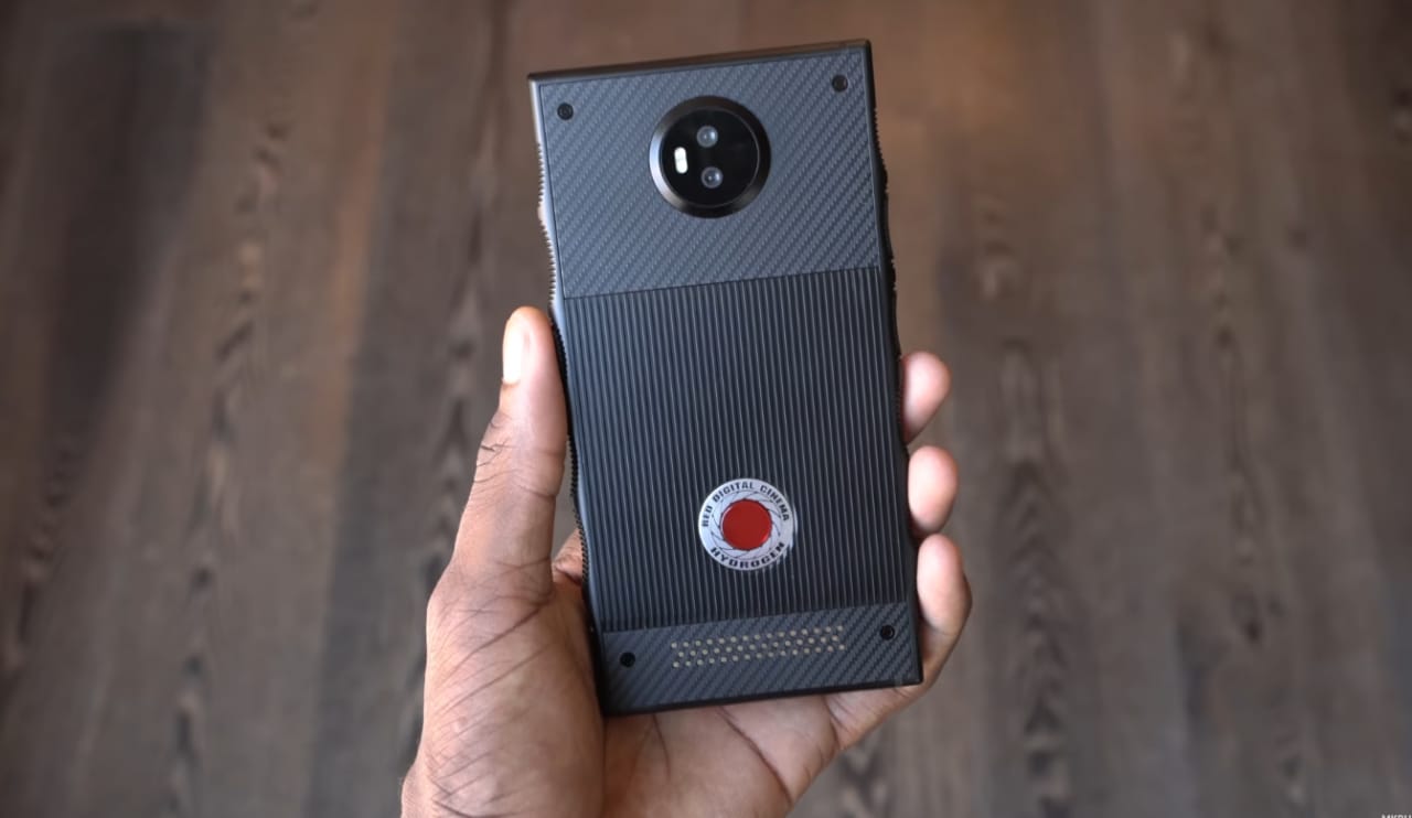 Marques Brownlee ha provato lo smartphone olografico di RED ed è rimasto senza parole! (video)