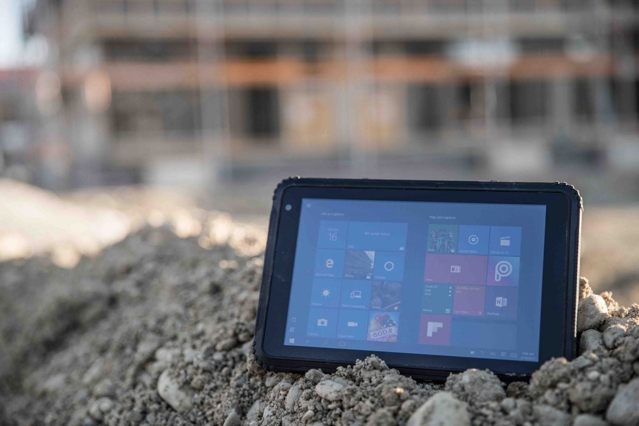 Caterpillar T20 ufficiale: tablet rugged con Windows 10 per le situazioni estreme (foto)