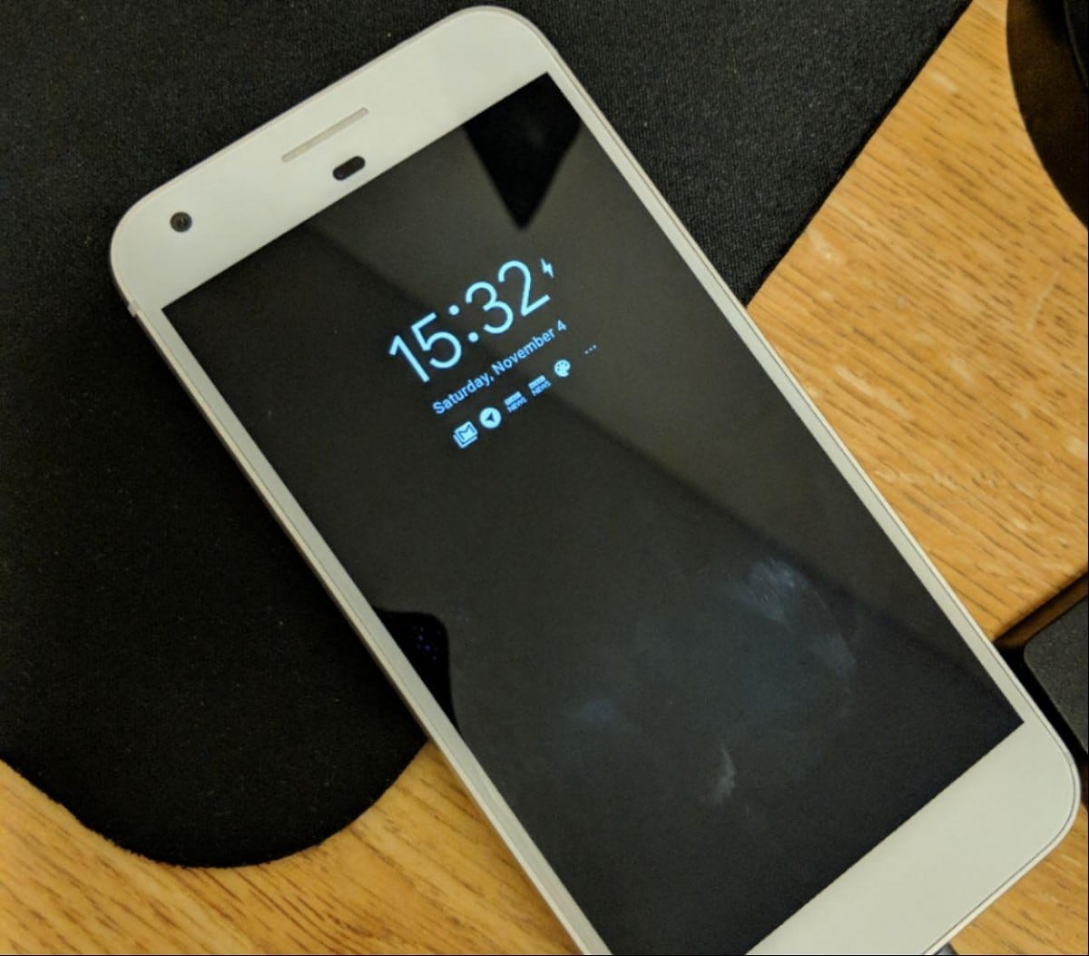 L&#039;Always on Display dei nuovi Pixel 2 si può abilitare anche sui primi Pixel e Nexus 6P (video)
