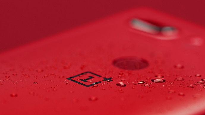 Nell&#039;ultimo video teaser di OnePlus 6 domina il rosso: chissà mai quale nuova colorazione starà arrivando? (aggiornato)