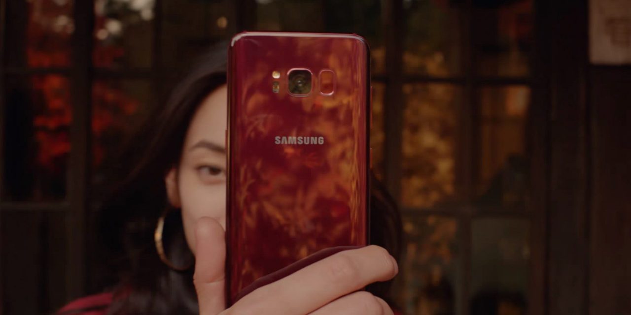 Samsung Galaxy S8 si tinge di rosso in onore dei colori della natura in autunno (video)