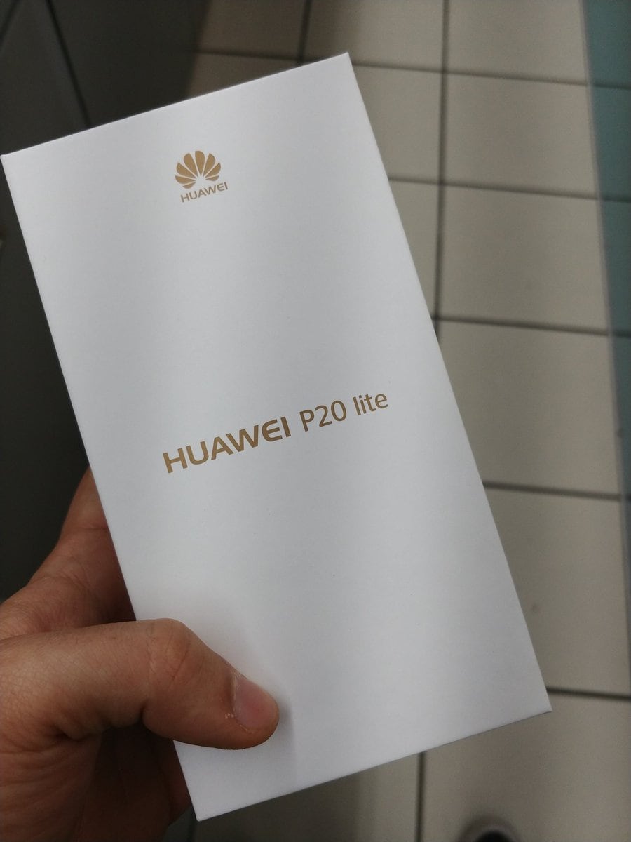 Unieuro batte sul tempo la stessa Huawei e ci mostra P20 Lite già in vendita (foto)