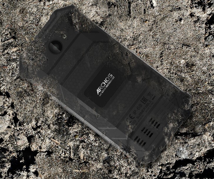Archos presenta Saphir 50X: un rugged phone poco originale ma che potrebbe piacervi lo stesso (foto)