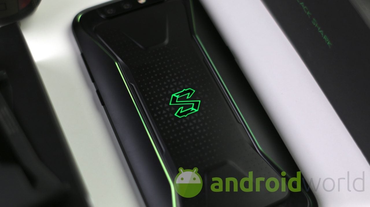 Xiaomi Black Shark presenta nuovi accessori gaming: controller per smartphone, caricatore e cavi (foto)