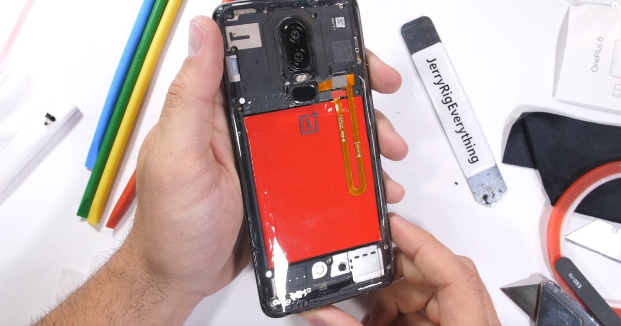 Questo OnePlus 6 trasparente è più bello di quello che potreste fare voi! (video)