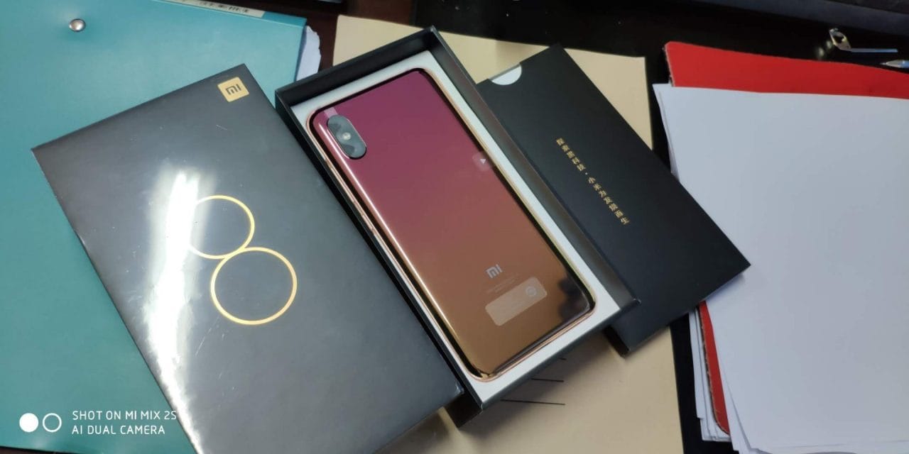 Xiaomi Mi8 UD spunta a sorpresa con lettore impronte sotto al display e colorazione oro Twilight (foto)