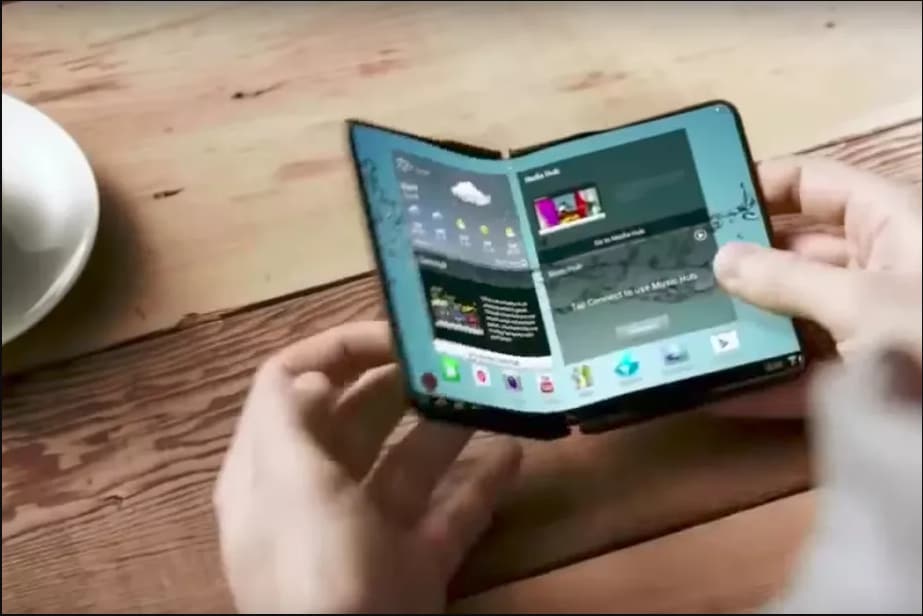 Samsung continua a fare la civetta sullo smartphone con il display pieghevole: sarà davvero svelato a inizio novembre? (video)